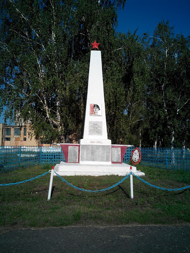 Монумент героям в с. Черняное