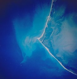 [250px-Cape_hatteras_1989[2].jpg]