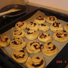 Quick and Easy Cinnamon Rolls (Yeast Free)