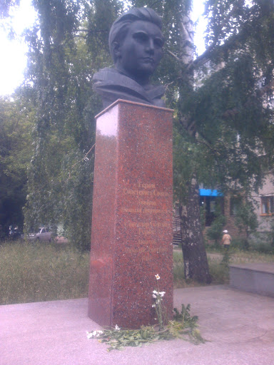 Памятник Липатову Н. Д.