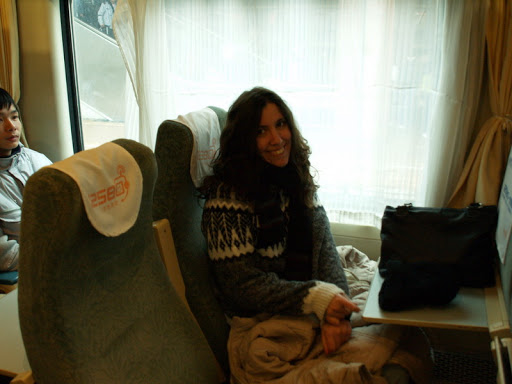Lo en su asiento, feliz.