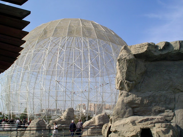 La Ciutat de les Artes i les Cincies: un complejo integrado por varios edificios - L'Hemisfric, El Museu de les Cincies Prncipe Felipe, L'Umbracle, L'Oceanogrfic, Palau de les Arts Reina Sofia DSC04346