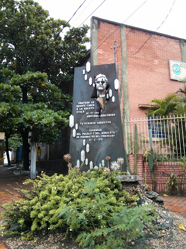 Monumento Santiago Leguizamón