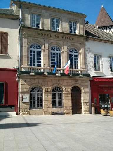 St Pourcain Hôtel De Ville