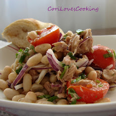 White bean salad with tuna and red onion