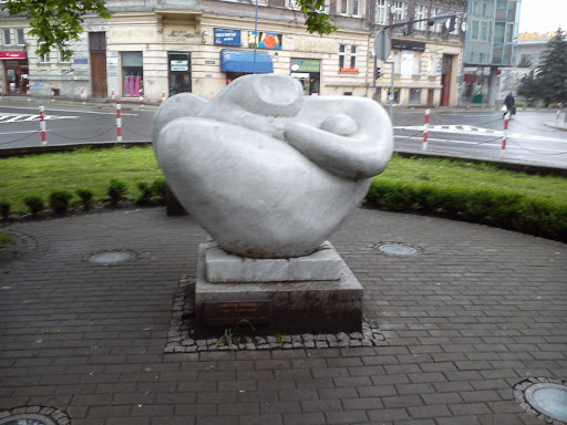 Rzeźba serca z kamienia