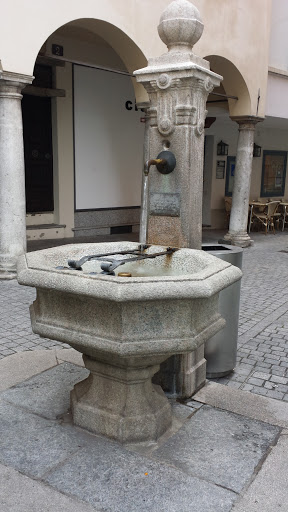 Fontana Via Nassa