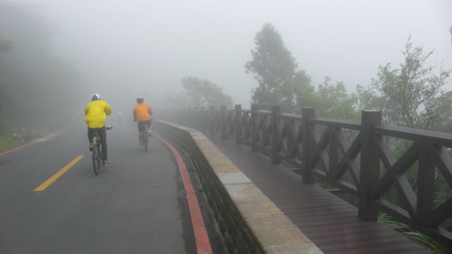 下山起大霧