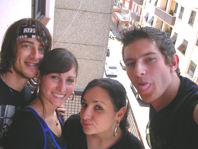 [4KOubXGgP_Nq8ohrg8.jpg]