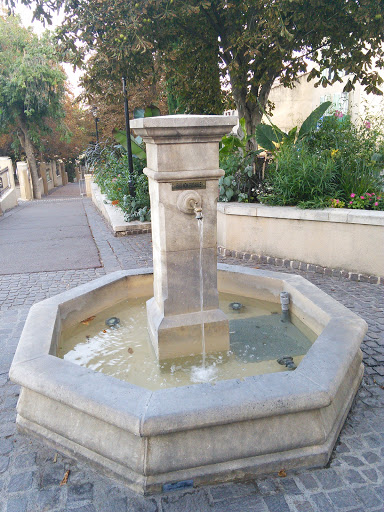 Gréoux Fontaine de l'Hexagone