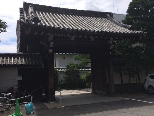 京都国際ホテル内の門
