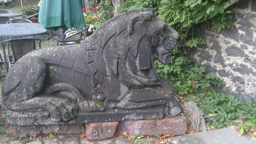 Steinerner Löwenstatue