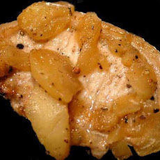 Pork Chops With Garlic and Apples in Wine