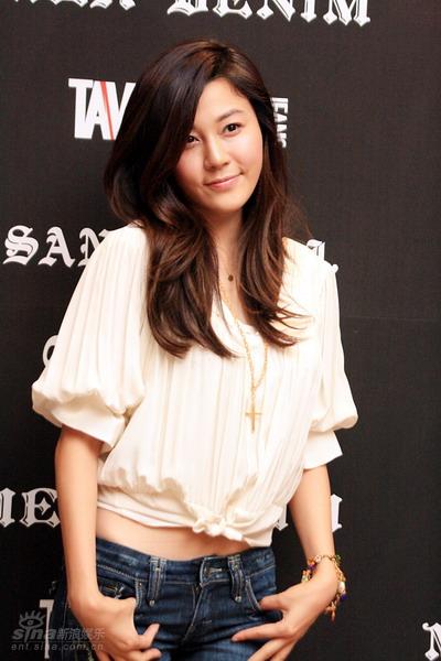 Kim Ha Neul Fashion Show Photos