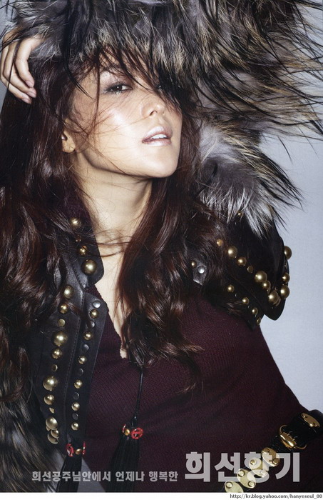 Kim Hee Sun Fashion Photos