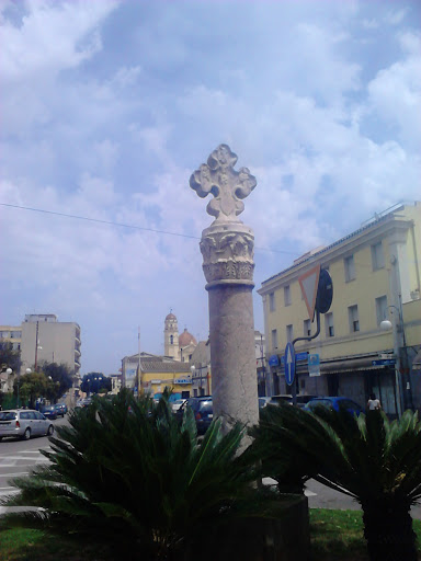 Piazza Azuni-Croce Gotica