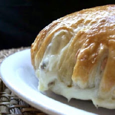 Mushroom-Stuffed Brie en Croûte