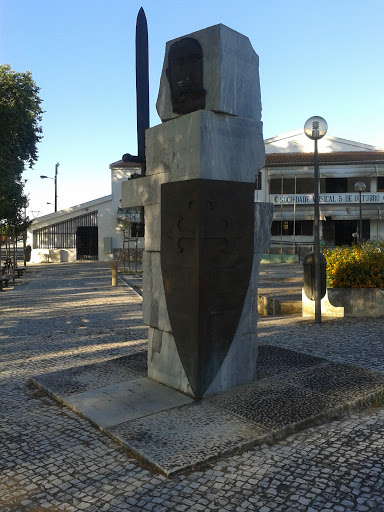 Estatua D. Paio Peres Correa