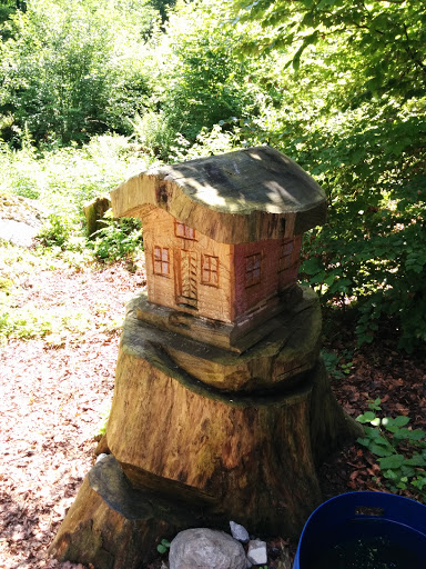 Holzschnitzhaus