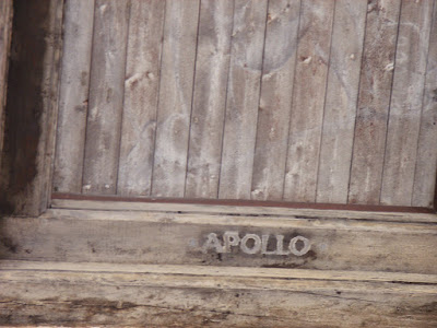 Ceiling of the Corridor, "Apollo"? 走廊的木质天花板，居然有阿波罗的字样。