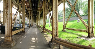under-the-L-tracks-r