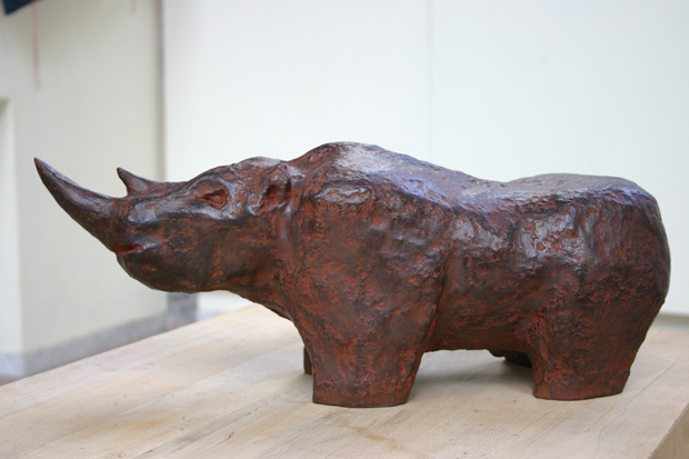 Neushoorn, 2004 (brons) linkeraanzicht
