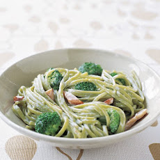 Spinach Linguine with Ham and Broccoli