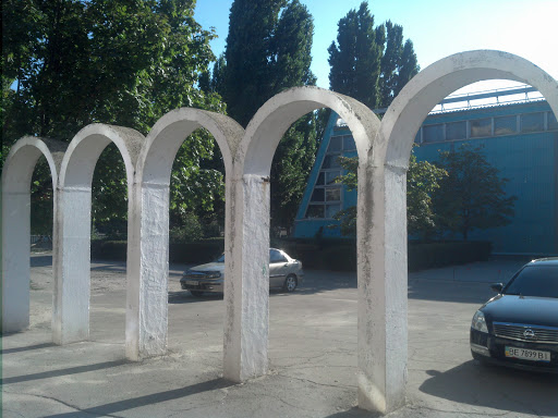 Olympic-style Circles At The Entrance