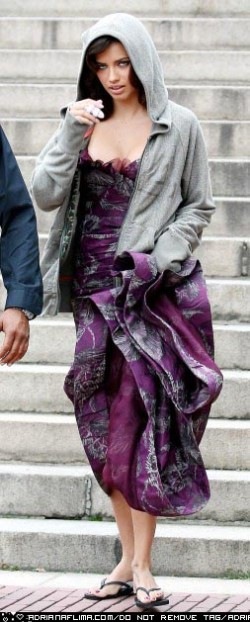 [ugly_betty_set_day1_017_medium[2].jpg]