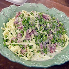 Fettuccini Alfredo with Prosciutto and Peas