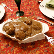 Mom's Norwegian Meatballs with Gravy (Kjøttkaker med brunsaus)