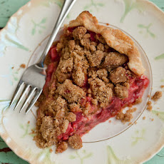 Strawberry Rhubarb Crumb Pie