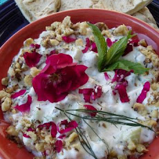 Mast-O Khiar (Persian Yogurt and Cucumber Dip)
