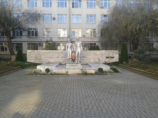 Памятник Преподавателям и студентам погибшим в ВОВ