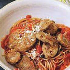 Sliced Sausages over Spaghetti with Tomato-Basil Sauce