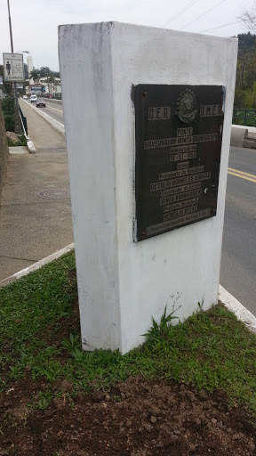 Governor Bridge Memorial Stone 
