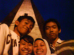 Di depan Tugu Kujang depan boker.