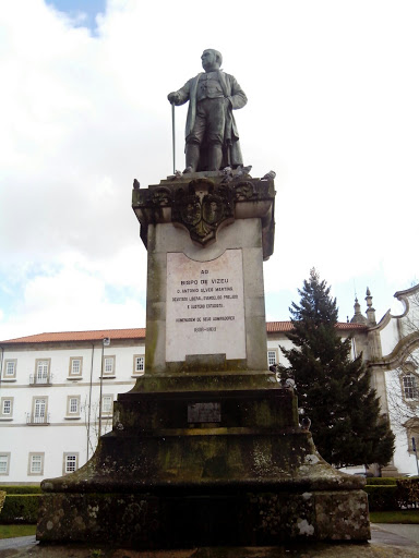Estátua D. António Alves Martins