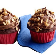 Candy Bar Cupcakes With Chocolate Marshmallow Frosting