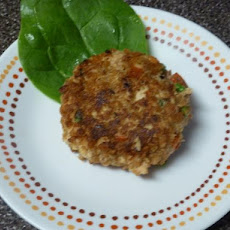 Slammin' Salmon Crunchy Cakes With Gayla Sauce