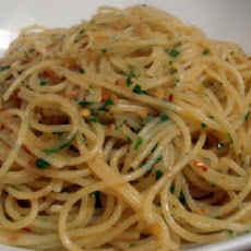 Pasta With Garlic and Oil (Pasta Aglio E Olio)