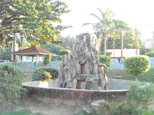 Caba Plaza Fountain Rock 