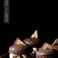 Snickers Macaron