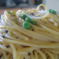 Lisa’s (Somewhat) Vegetarian Lemony-Peppery-Spring Pea Pasta Carbonara