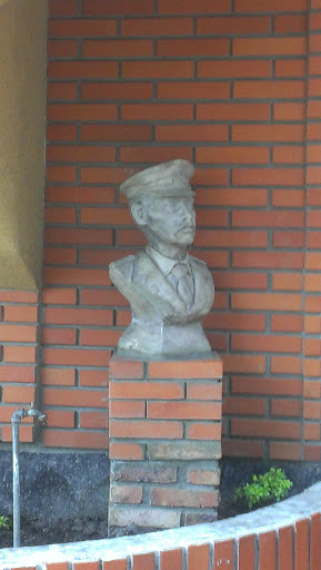 Busto Inspector Luis A. Carrillo