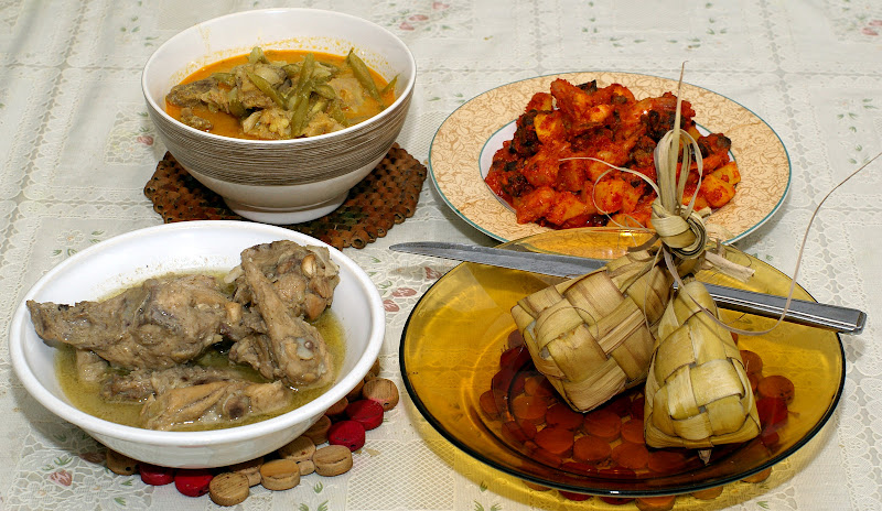 Nyam ketupat vs Gulai Nangka vs Opor vs Sambal goreng Hati & Udang