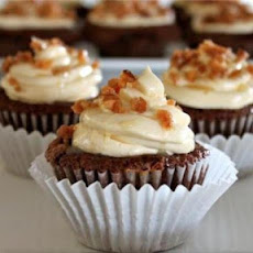 Chocolate Turtle Cupcakes