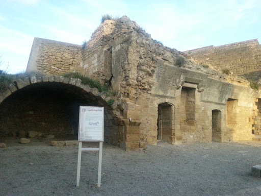 Vestiges du château de Miramas