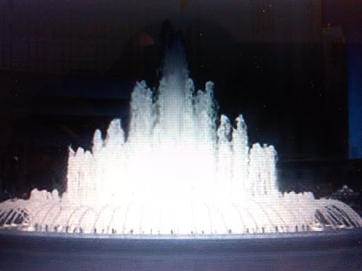 夜喷泉