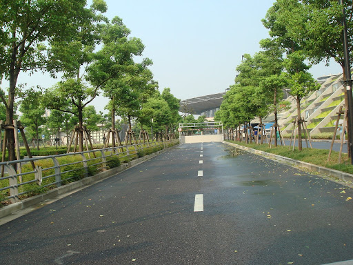 The entrance to the garage of the Shanghai South Railway Station - at the north west side of the ?big circle?.